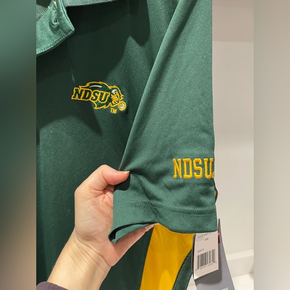 $60 NWT NDSU embroidered Bison Men's Polo Shirt sz M with tags.  Green gold new! - Picture 2 of 7